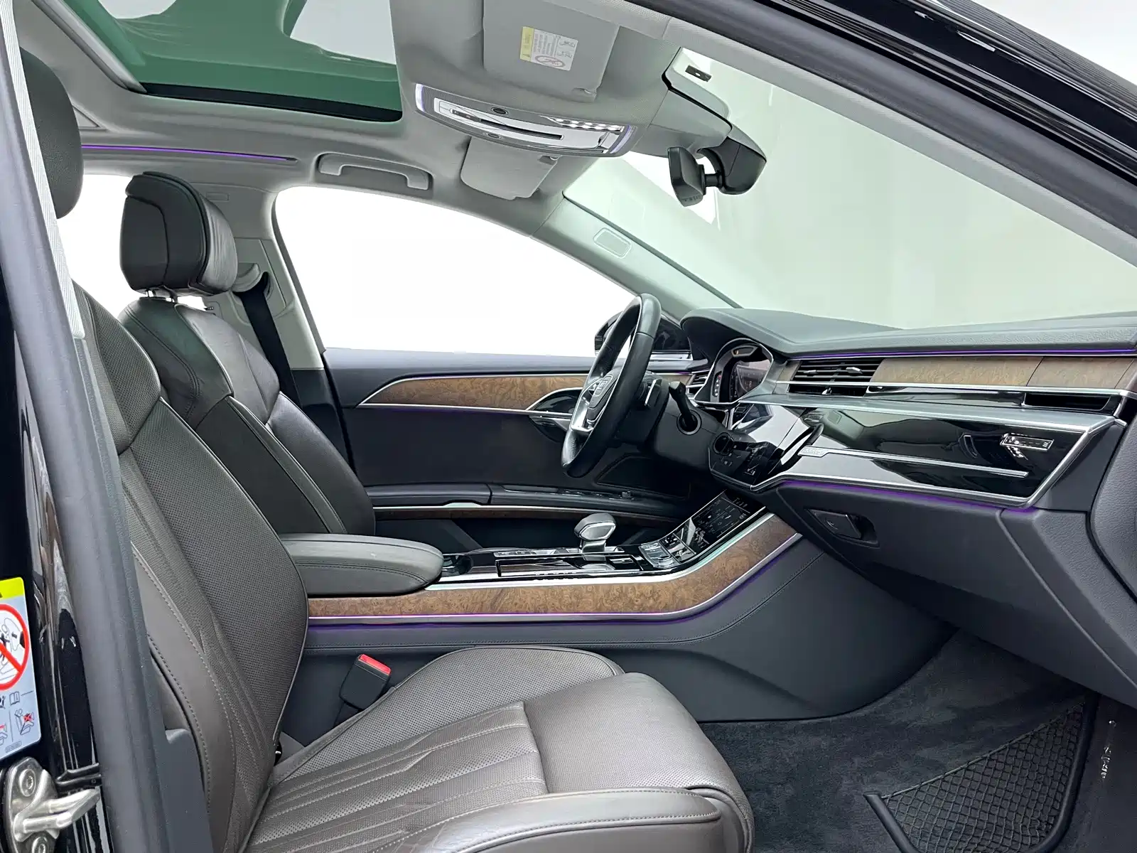 صورة 6 - Audi A8