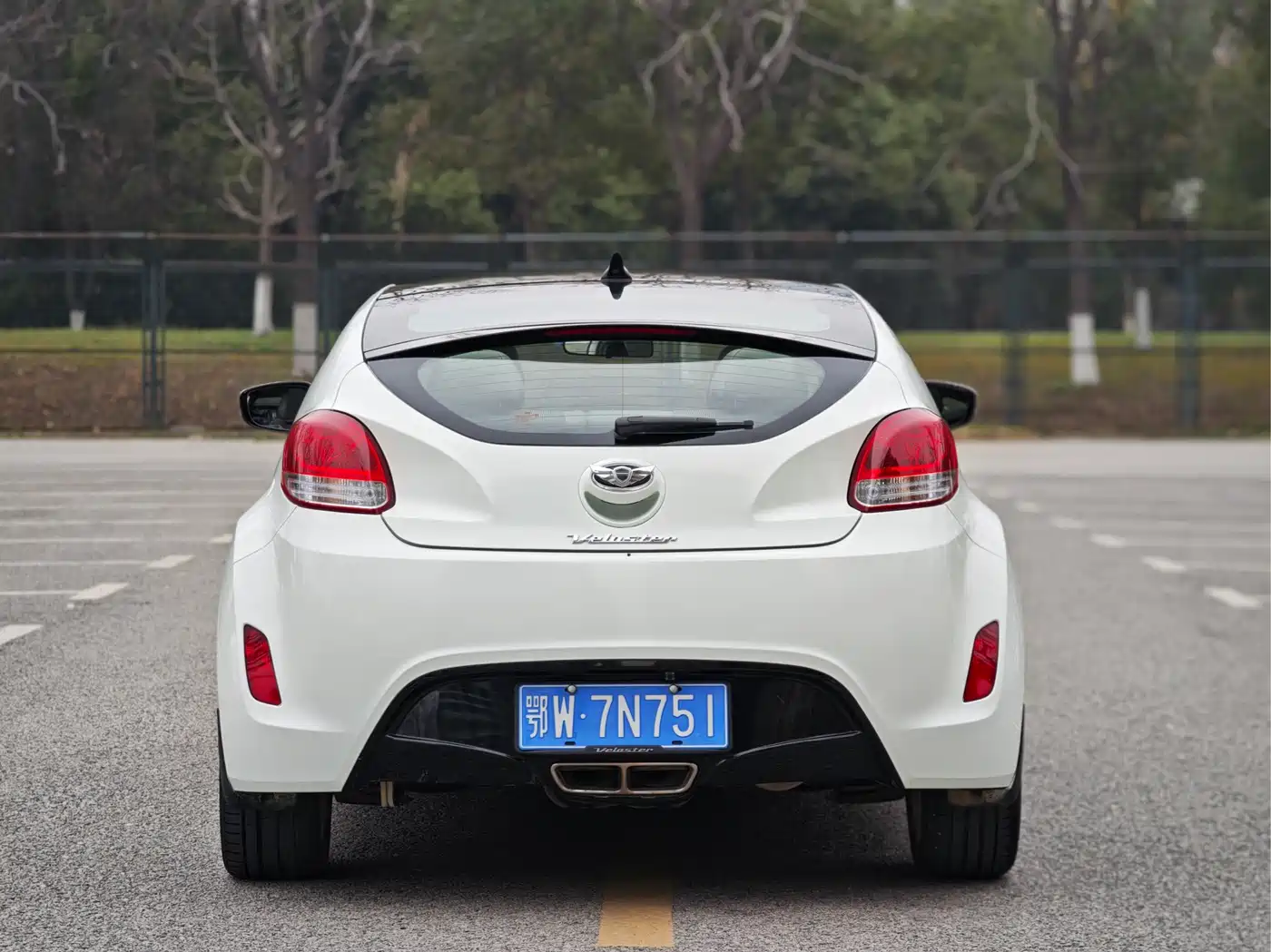 Hyundai Veloster 2012 1.6L Automatic Luxury Edition фото 4