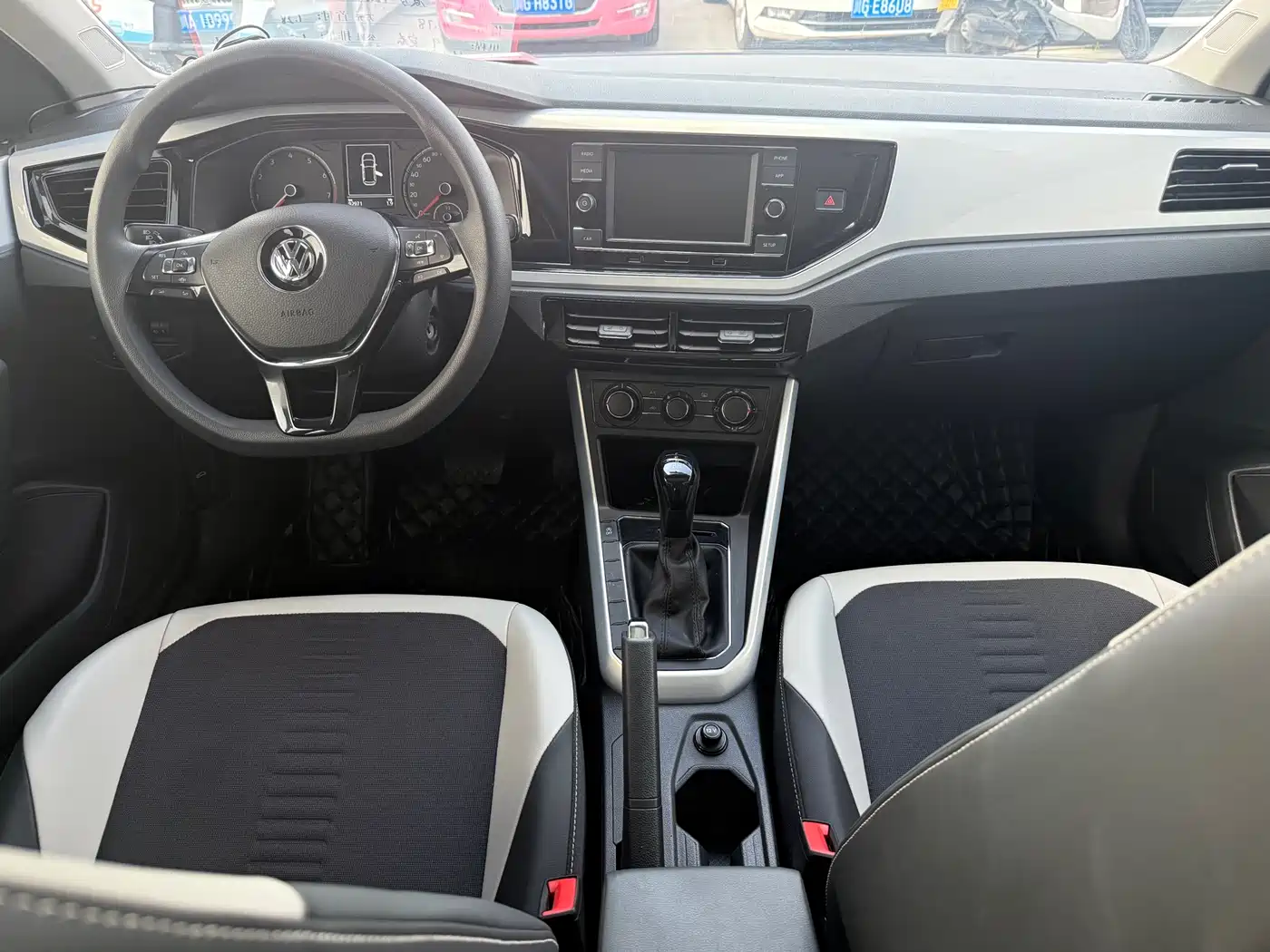 Volkswagen Polo 2021 Plus 1.5L Automatic Panorama Enjoyment Edition фото 5