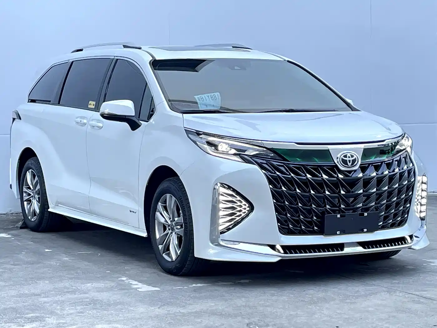 Toyota Sienna 2024 2.5L Hybrid Comfort Edition фото 3