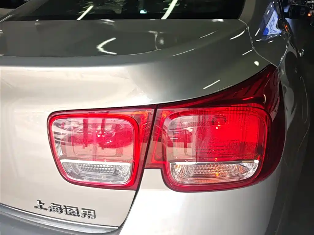 Chevrolet Malibu 2014 2.0L Automatic Luxury фото 8