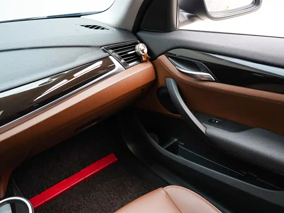 BMW X1 2015 Model sDrive18i Leading Advanced Edition фото 11