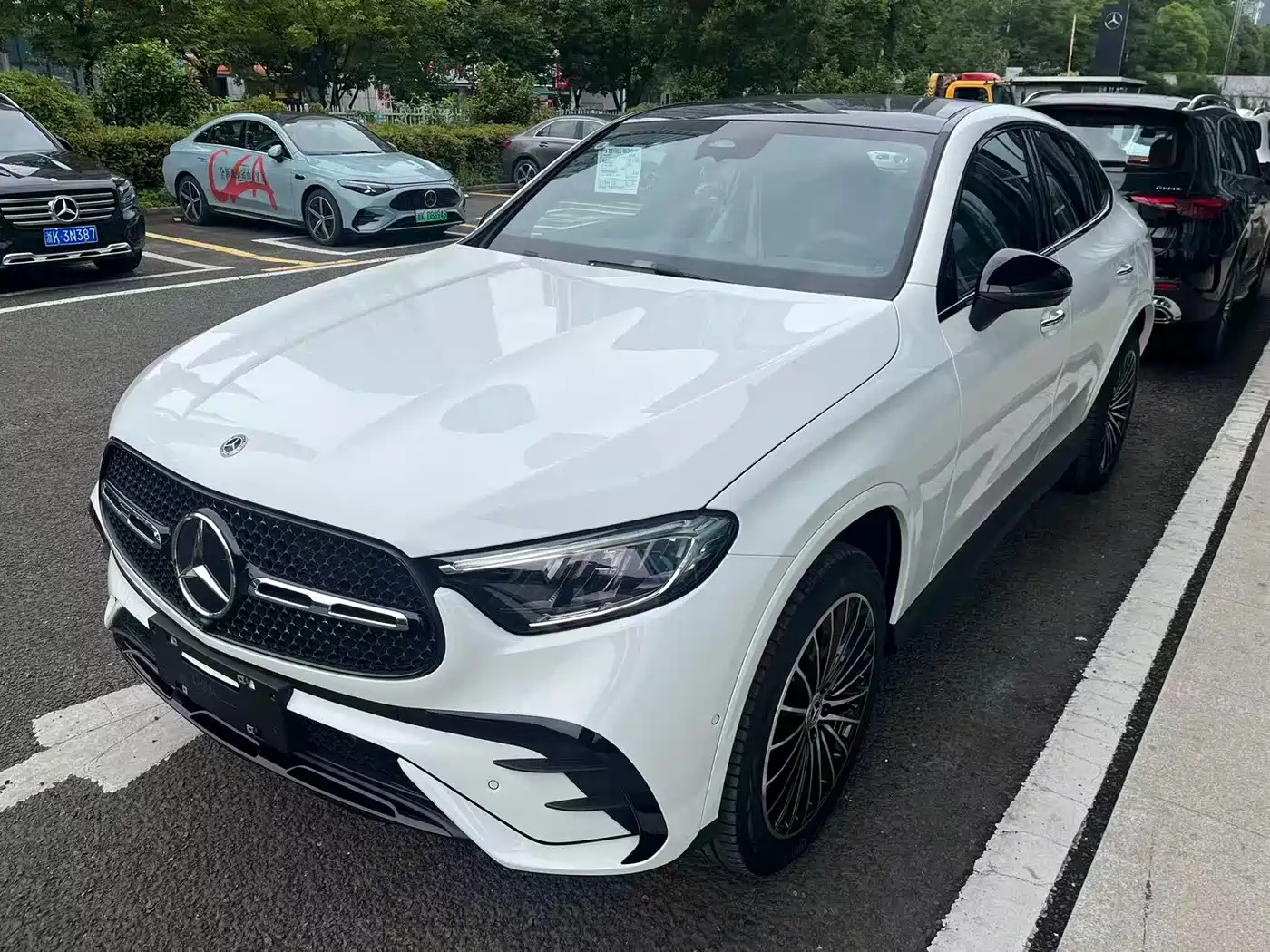 Mercedes-Benz GLC Coupe 2026 GLC 300 4MATIC Coupe SUV фото 2