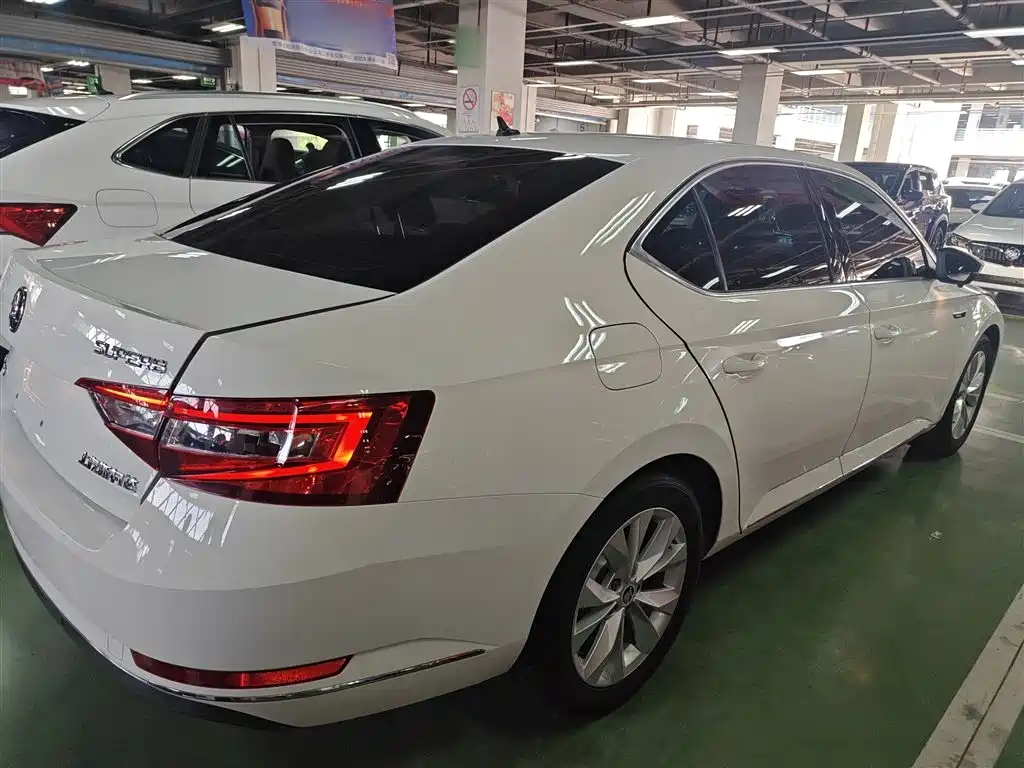 Škoda Superb 2016 TSI280 DSG Pioneer Edition фото 7