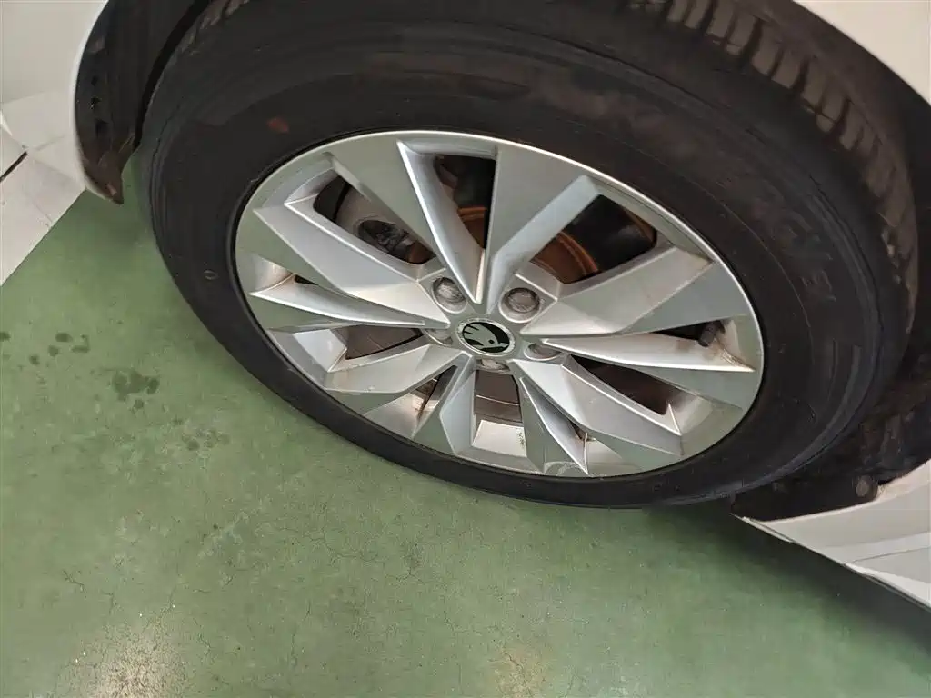 Škoda Superb 2016 TSI280 DSG Pioneer Edition фото 23