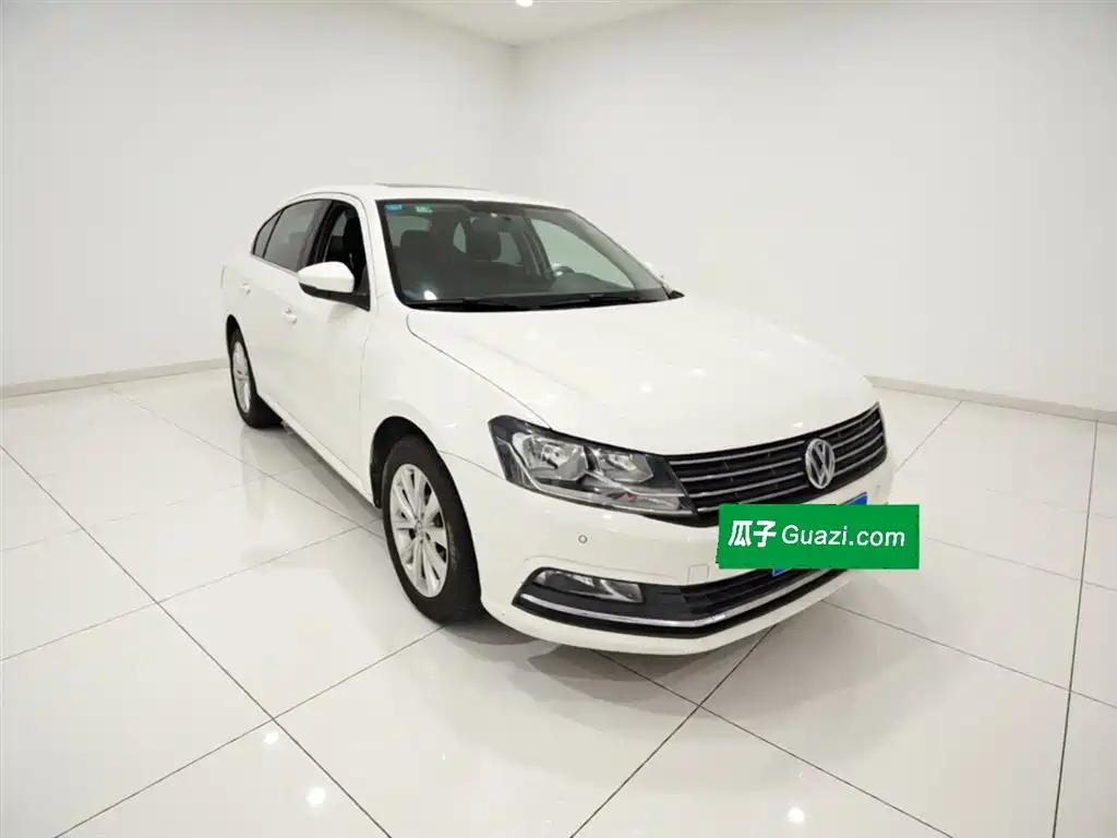 Volkswagen Lavida 2015 1.6L Automatic Comfort Edition фото 7