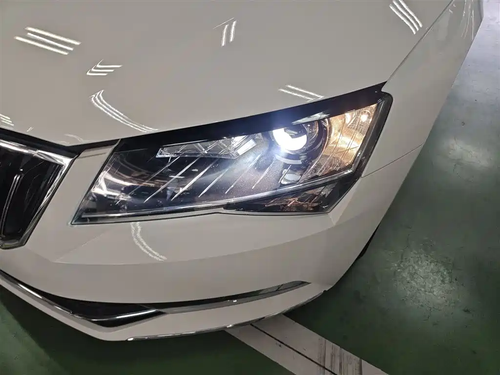 Škoda Superb 2016 TSI280 DSG Pioneer Edition фото 24