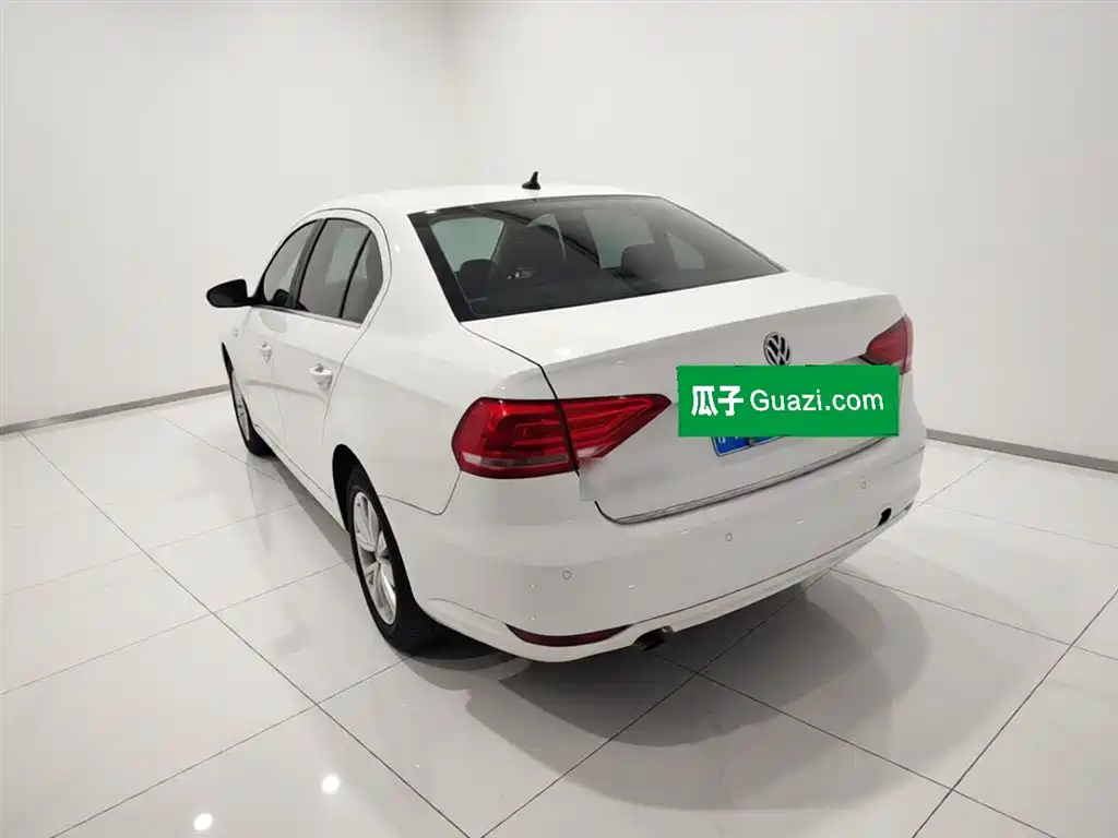Volkswagen Lavida 2015 1.6L Automatic Comfort Edition фото 9