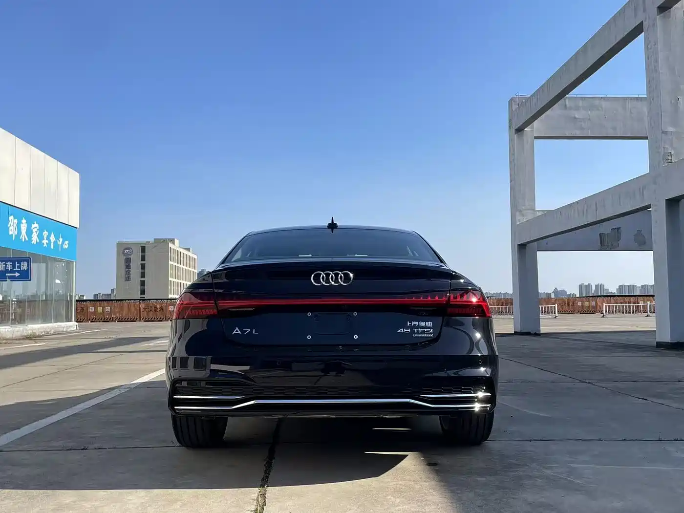 Audi A7L 2025 Model Year 45 TFSI quattro Premium фото 12