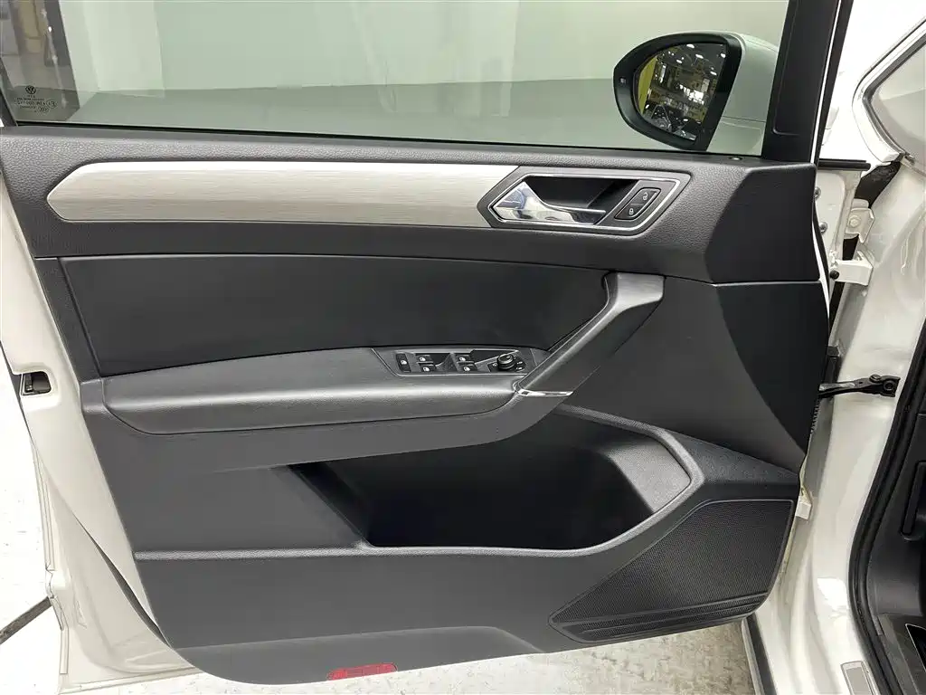 Volkswagen Touran 2021 Touran L 280TSI DSG Cross Edition 6-seater фото 8