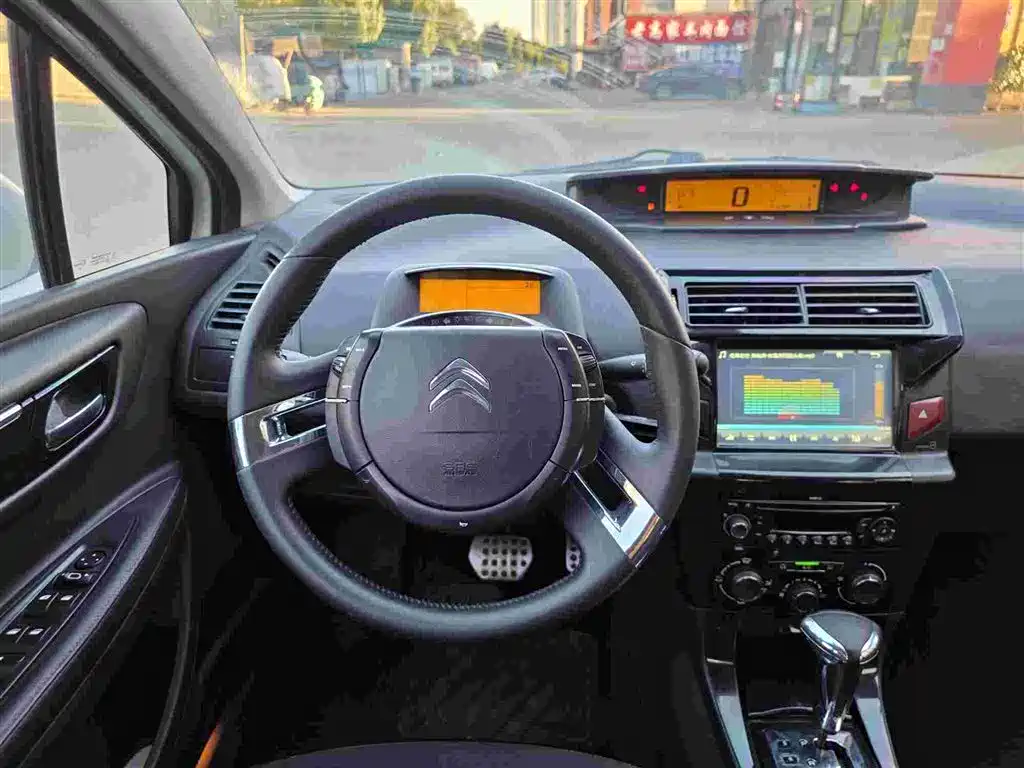 Фото 14 - Citroën C-Quatre