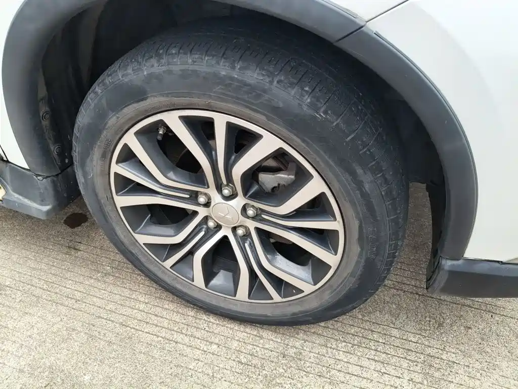 Mitsubishi Outlander 2018 2.4L 4WD Elite Edition 5-seater фото 8