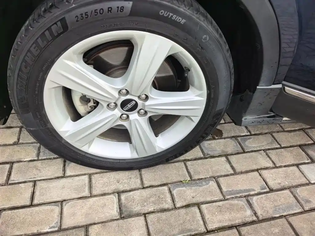 Фото 23 - Lincoln MKC