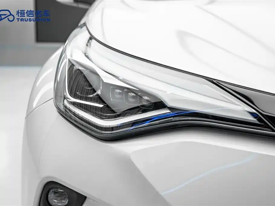 Toyota C-HR 2021 2.0L Luxury Edition фото 10