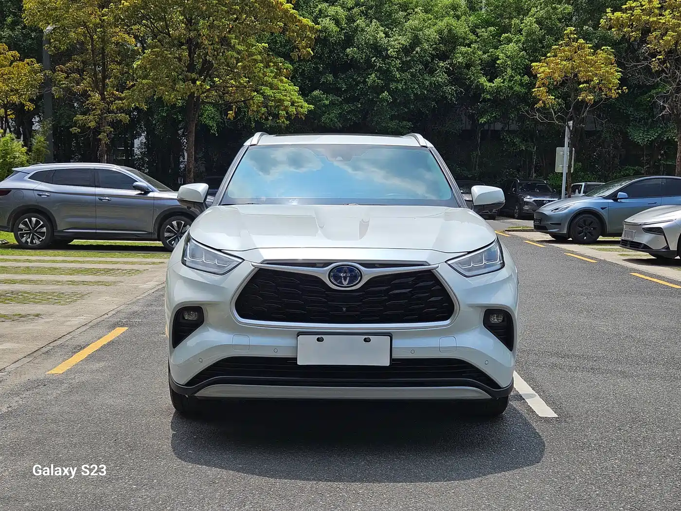 Toyota Highlander 2022 Dual Engine 2.5L 2WD Premium 7-Seater фото 2