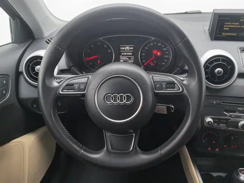 Audi A1 2012 1.4 TFSI Urban фото 11