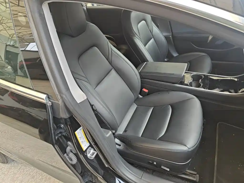 Фото 25 - Tesla Model 3