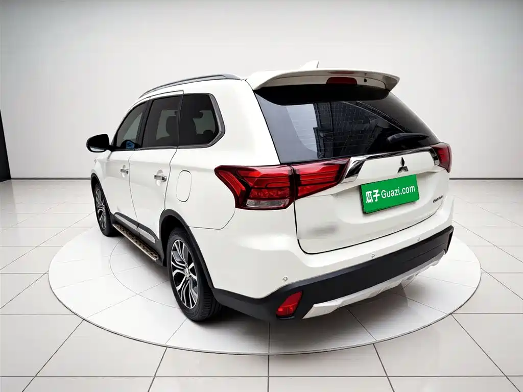 Mitsubishi Outlander 2018 2.4L 4WD Elite Edition 5-seater фото 4