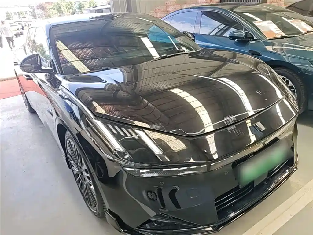Lynk & Co 10 EM-P 2025 240 AWD Ultra Sport Edition фото 4