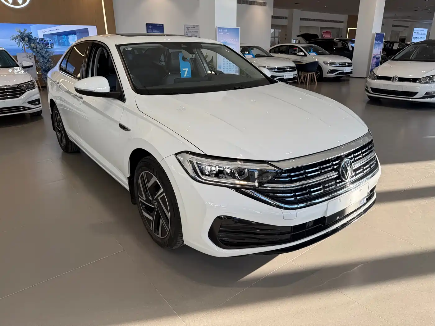Volkswagen Sagitar 2024 300TSI DSG Surpass Edition фото 3