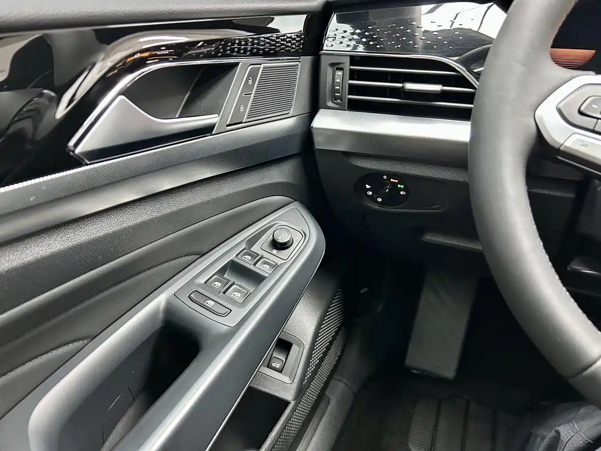 Volkswagen Passat 2022 280TSI Elite Edition фото 19