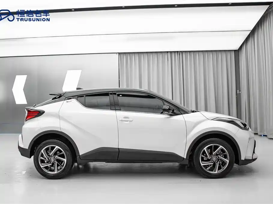 Toyota C-HR 2021 2.0L Luxury Edition фото 4