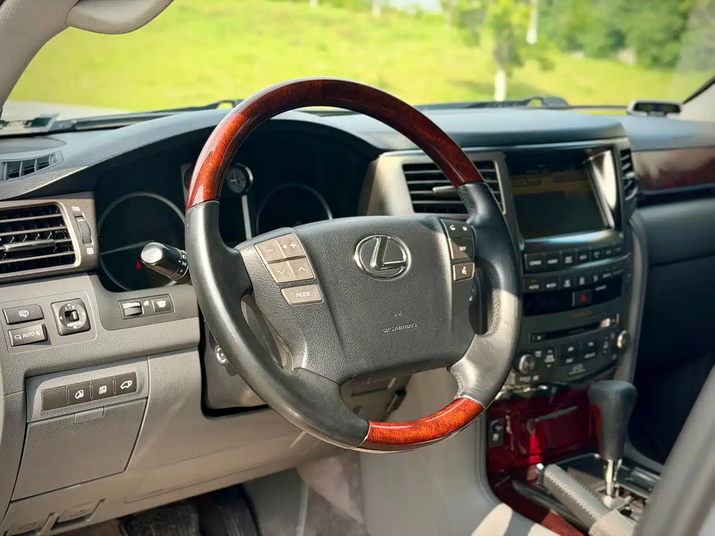 Lexus LX 2009 570 фото 15