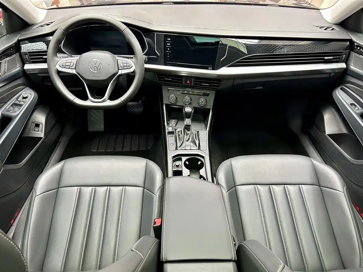 Volkswagen Passat 2022 280TSI Elite Edition фото 13