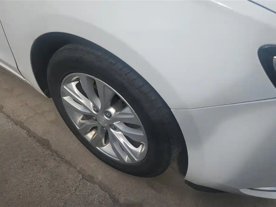 Buick Excelle 2019 15T DCT Connected Elite Type China VI фото 6