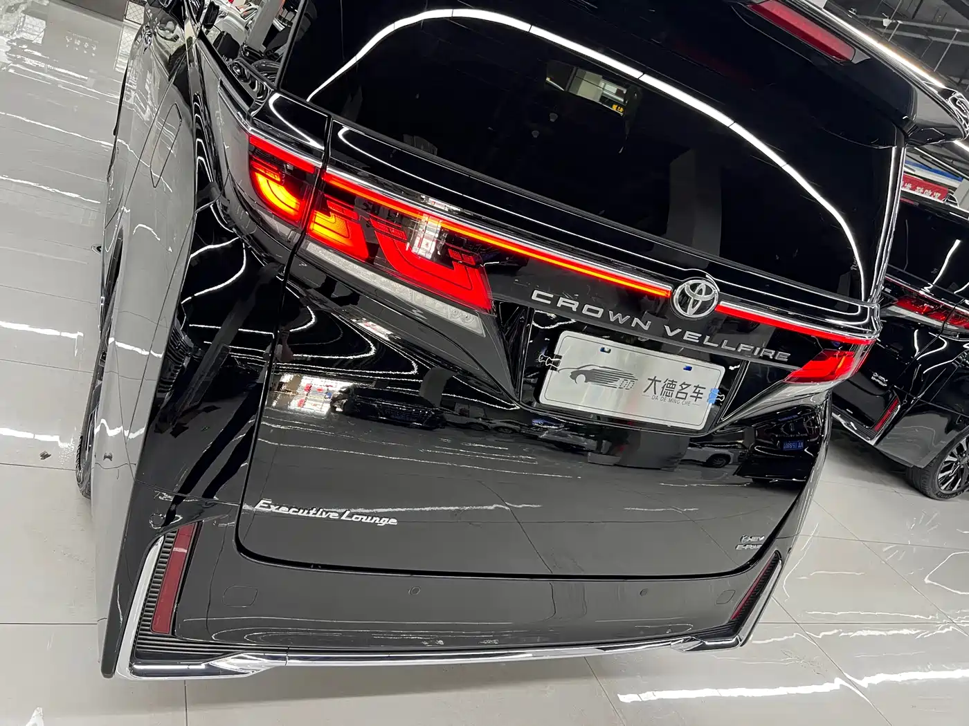 Toyota Vellfire 2024 Crown Hybrid 2.5L Executive Premium Edition фото 7