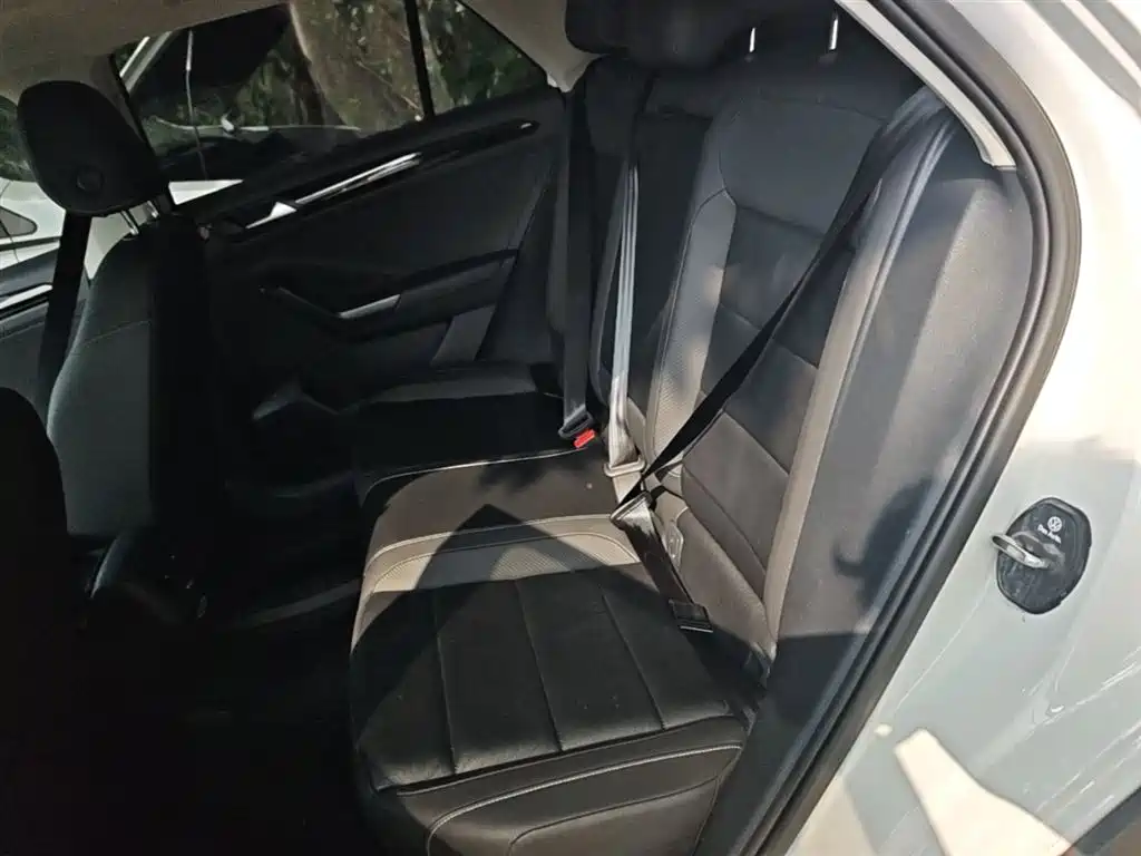 Volkswagen T-ROC 2018 280TSI DSG 2WD Comfort (China V) фото 24