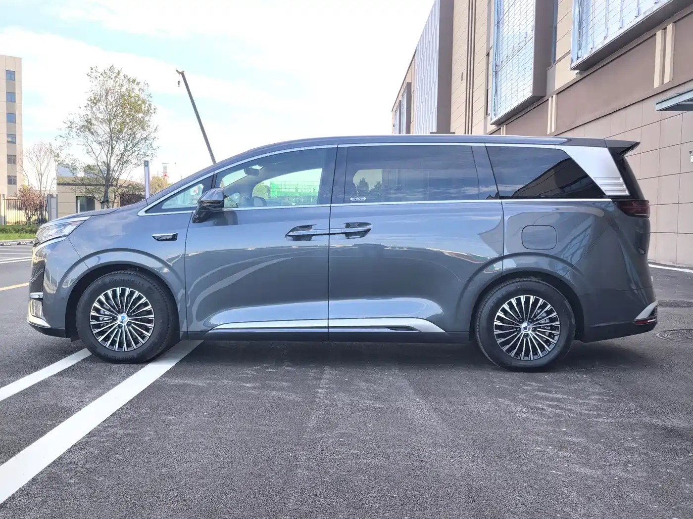 Denza D9 2025 EV Smart Drive Edition 620 Luxury фото 3