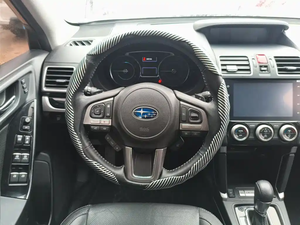 Subaru Forester 2016 2.5i Luxury Navigation Edition фото 11