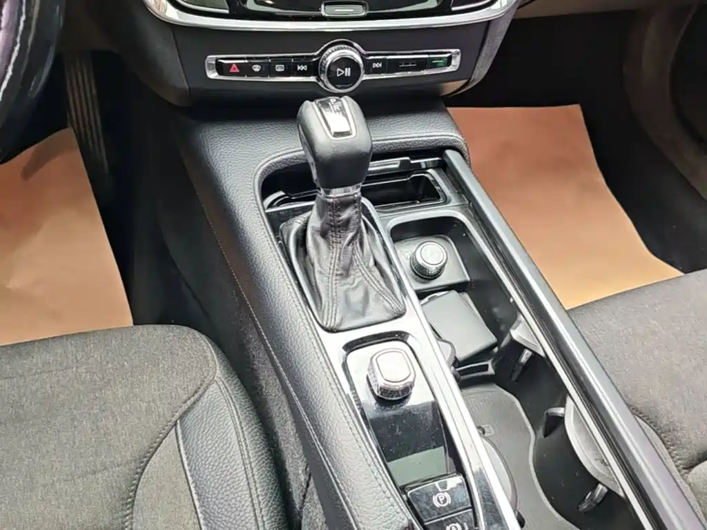 Фото 14 - Volvo S90