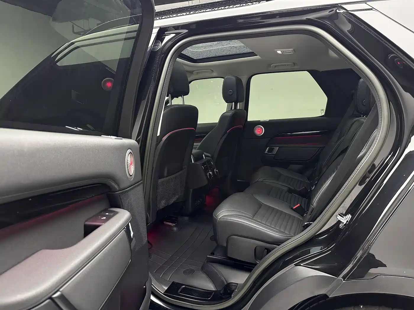 Land Rover Discovery 2023 300PS S фото 11