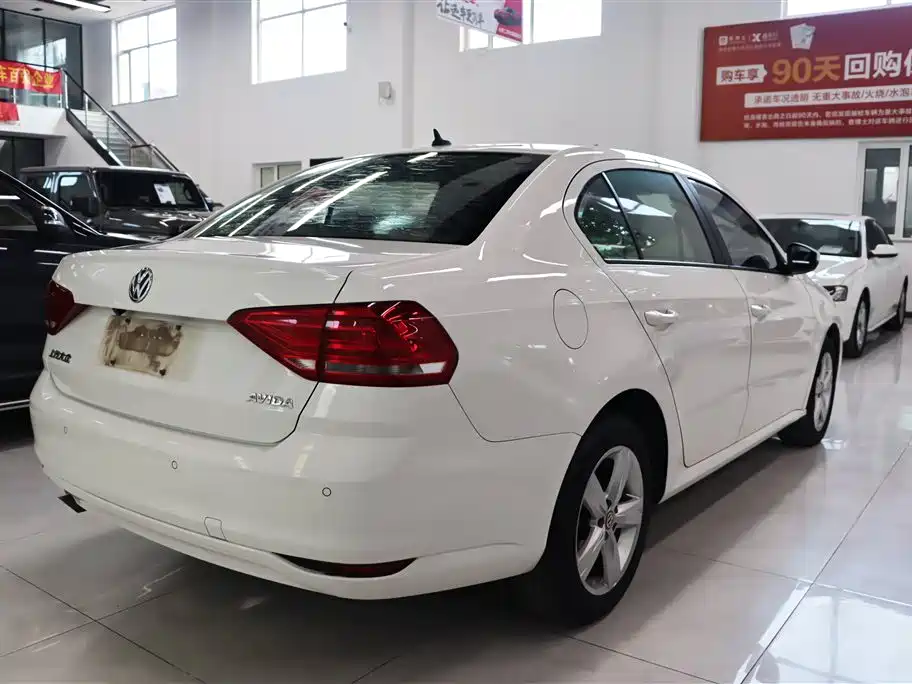 Volkswagen Lavida 2017 1.6L Manual Trend Edition фото 9
