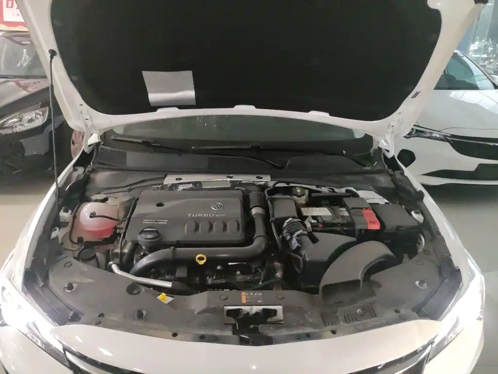 Фото 10 - Buick Verano
