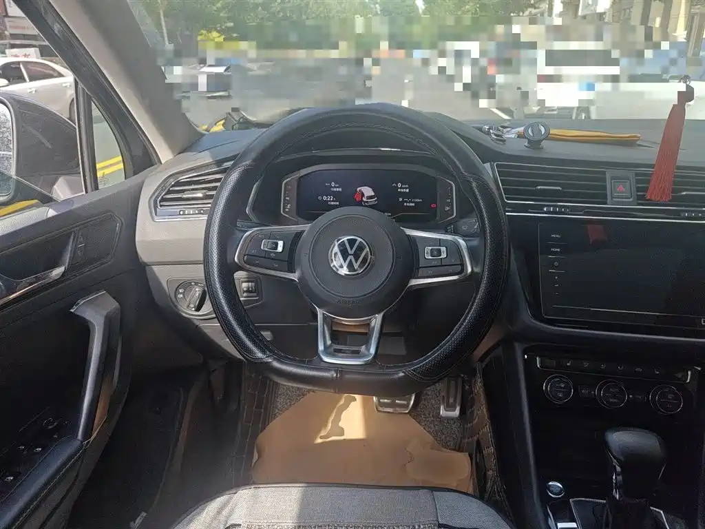 Volkswagen Tiguan L 2021 330TSI Automatic 2WD R-Line Premium фото 11