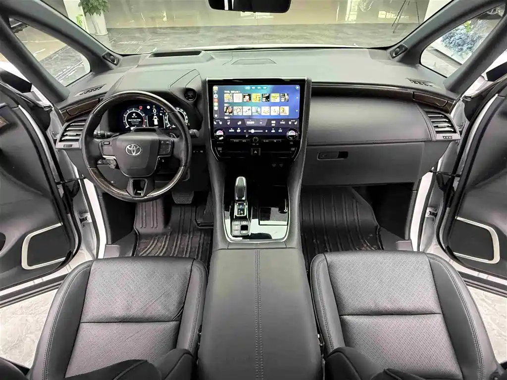 Toyota Alphard 2024 Hybrid 2.5L Ultimate Enjoyment Edition фото 9
