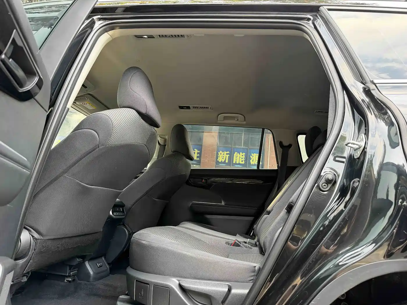 Photo 8 - Toyota Highlander