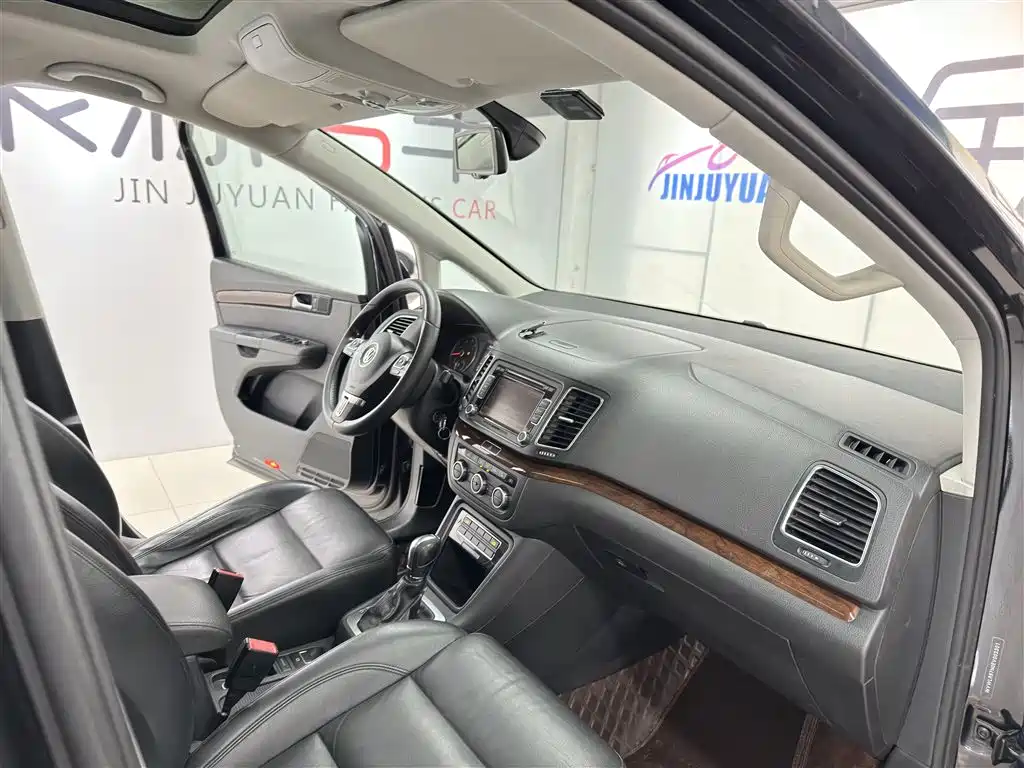 Volkswagen Sharan 2014 2.0TSI Comfort фото 17