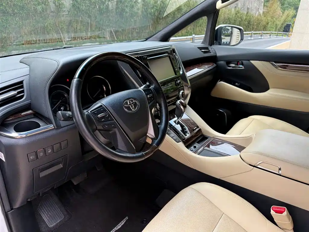 Toyota Alphard 2019 Hybrid 2.5L Luxury фото 9