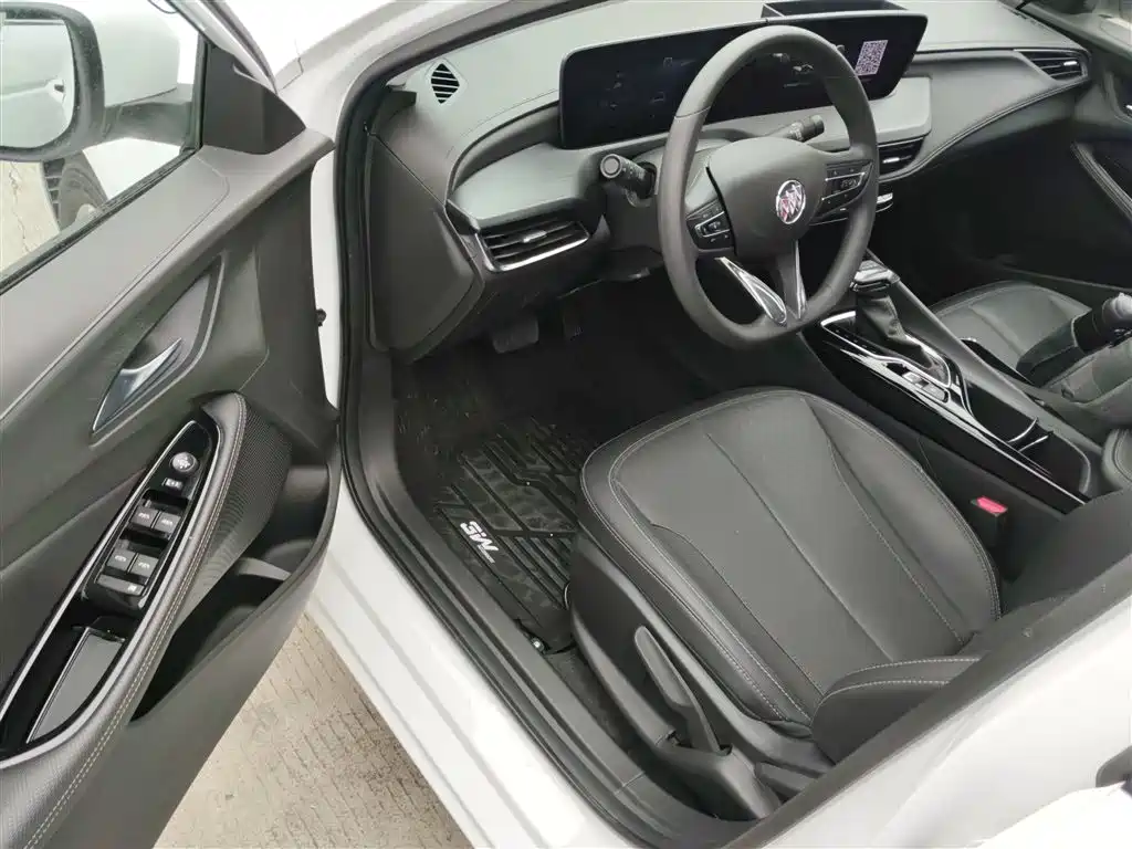 Photo 12 - Buick Verano