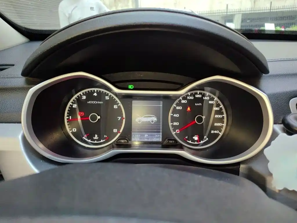 Фото 4 - Geely Atlas