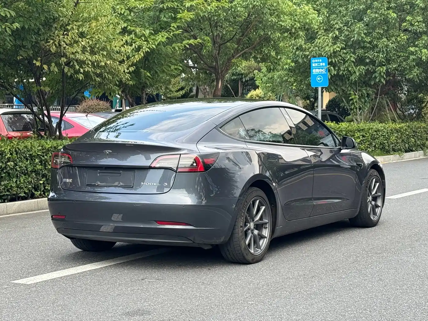 Фото 3 - Tesla Model 3