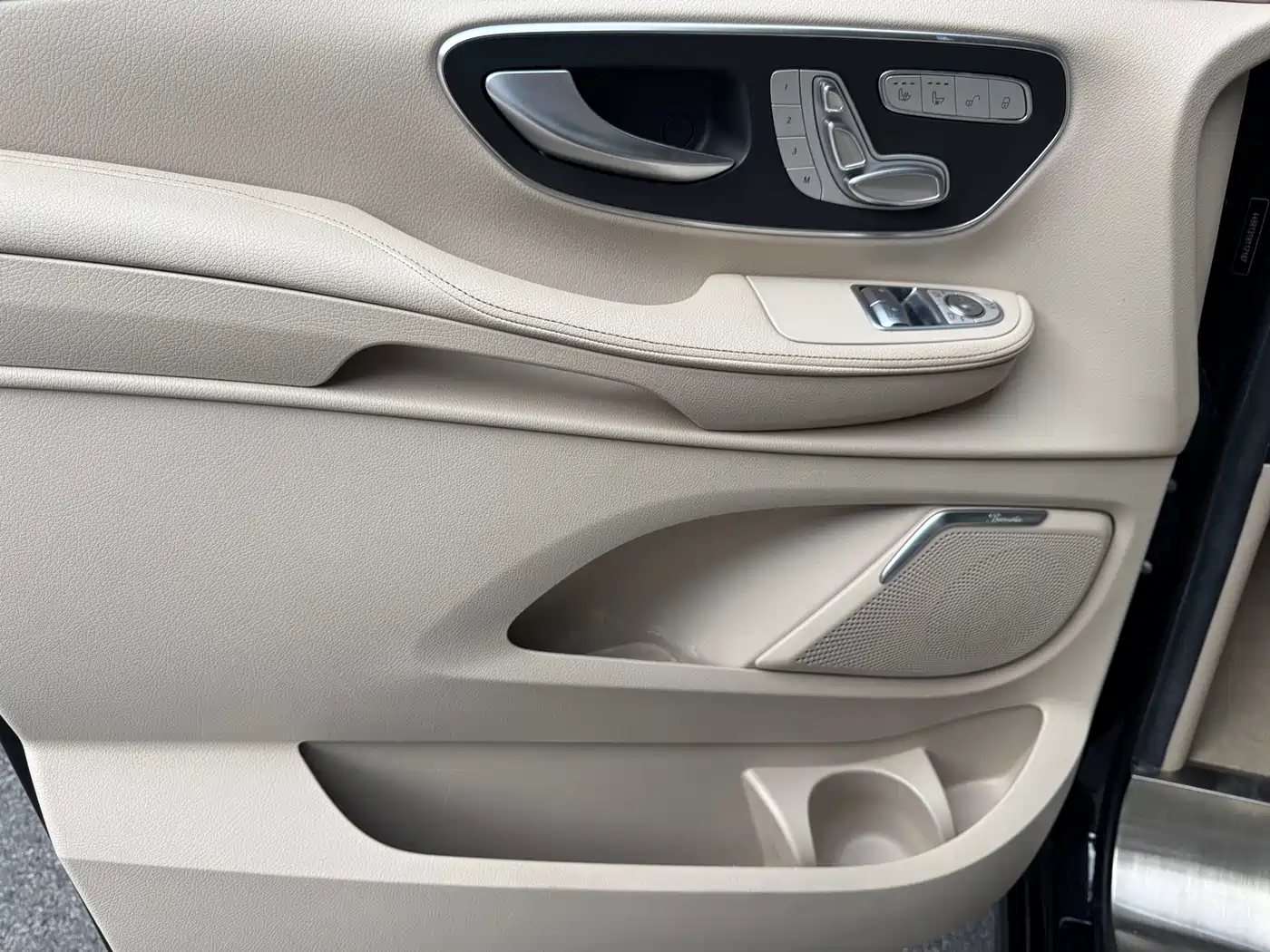 Mercedes-Benz V-Class 2020 V 260 Luxury Edition фото 8