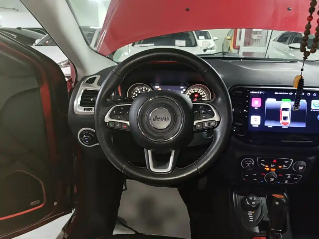 Photo 11 - Jeep Compass