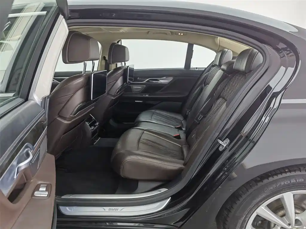 BMW 7 Series 2017 730Li Luxury Edition фото 15