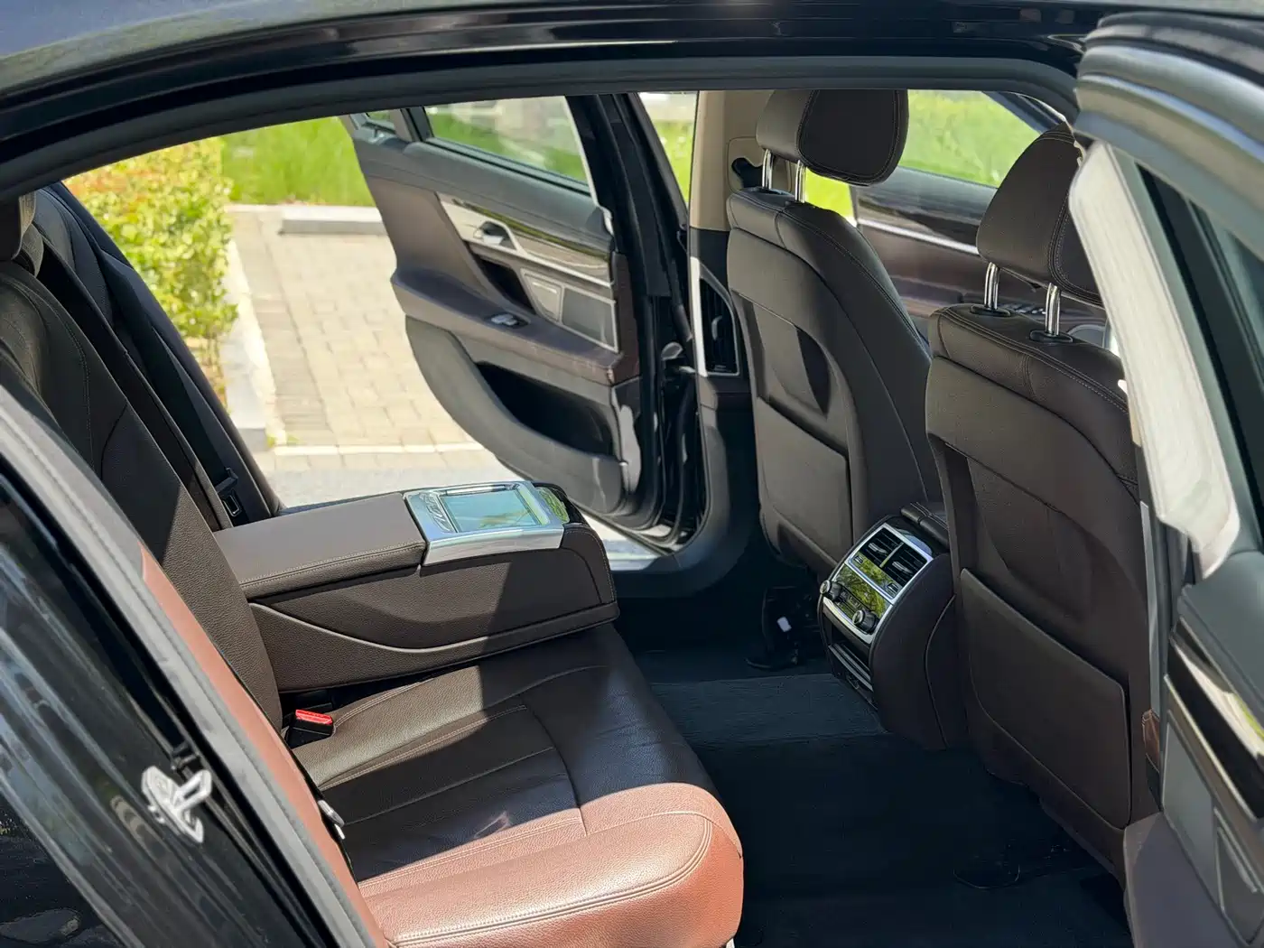 BMW 7 Series 2016 730Li Leading фото 13