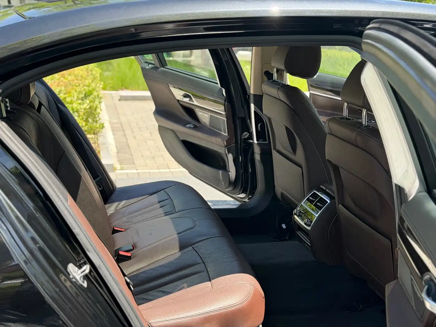BMW 7 Series 2016 730Li Leading фото 11